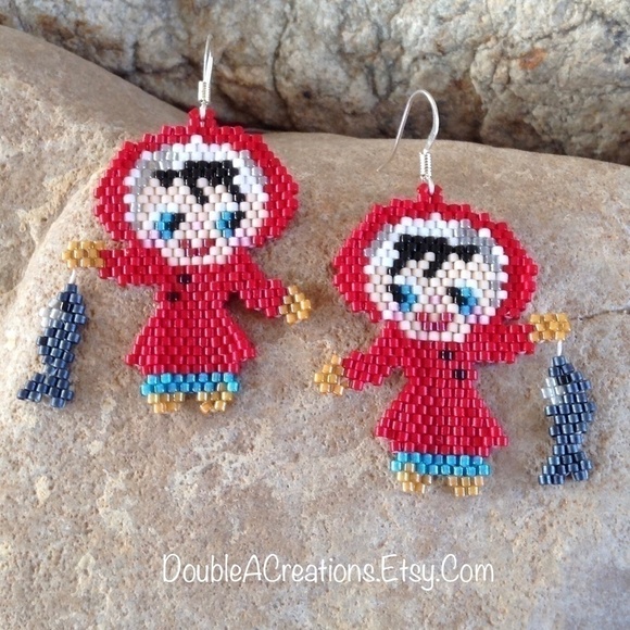Eskimo Girl with her Catch of the Day Beaded Earrings - Picture 5 of 5